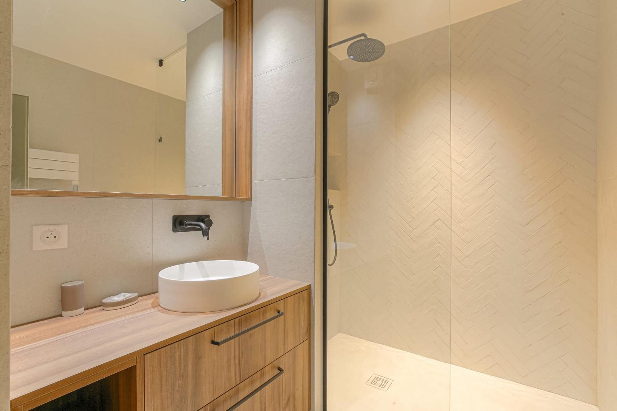 Luxe Et Design Avec Parking Gratuit Apartment Lyon Luaran gambar